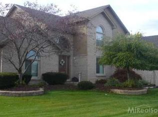 49897 Riverside Dr, Macomb, MI 48044