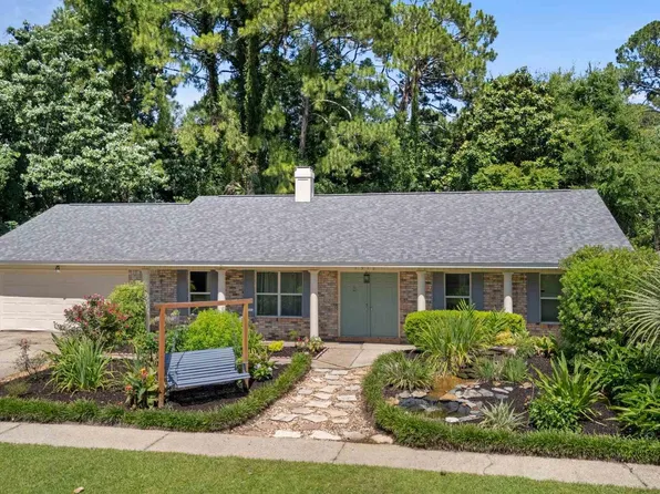 1370 Sanibel Ln, Gulf Breeze, FL 32563