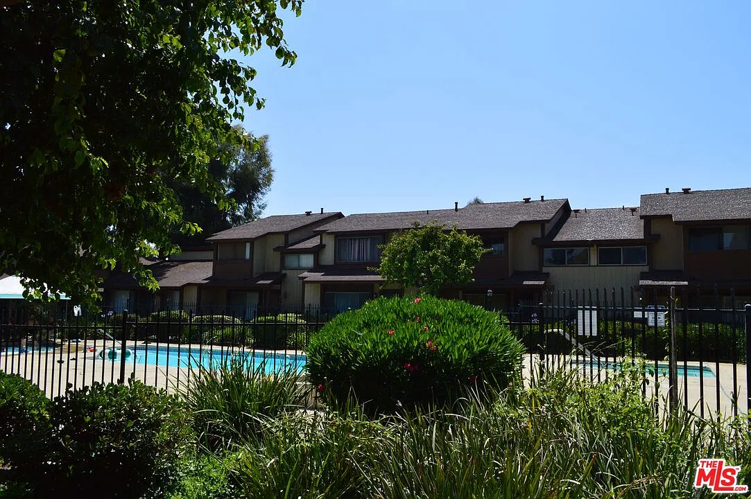 2 bed, 2.5 bath, 1100 sqft, $3,950 — Photo 4