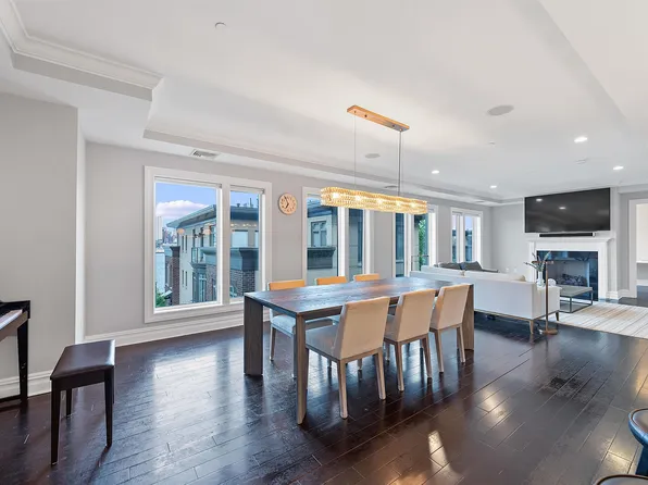 38 Oxford Landing image 4 of 22