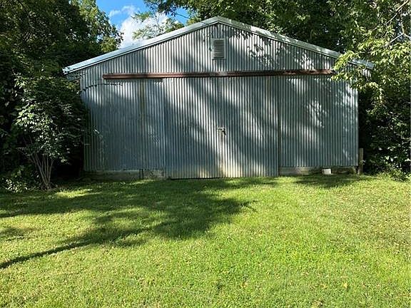 2nd image of 809 Beatrice Dr
