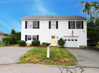 17 Metacomet St, Portsmouth, RI 02871