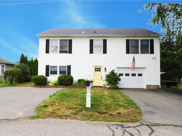 17 Metacomet St, Portsmouth, RI 02871