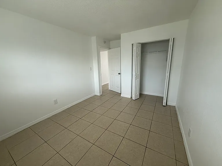 2452 Stella St #101 — Photo 1