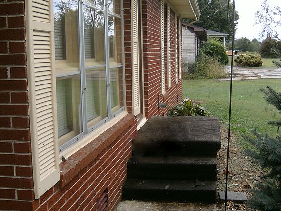 3rd image of 48 Hannah Dr