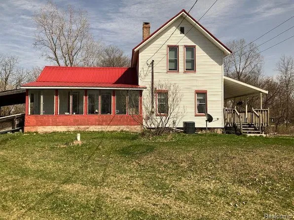 9454 Grand Blanc Rd, Gaines, MI 48436
