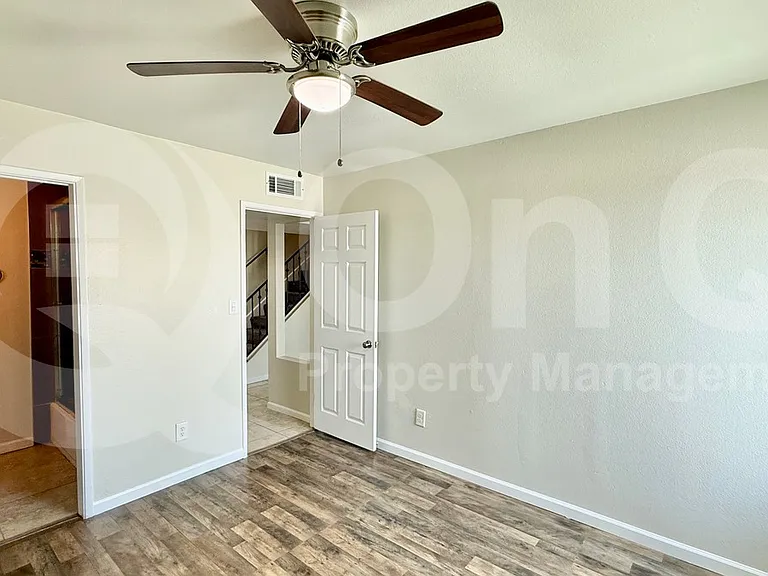 6836 S Jentilly Ln — Photo 12