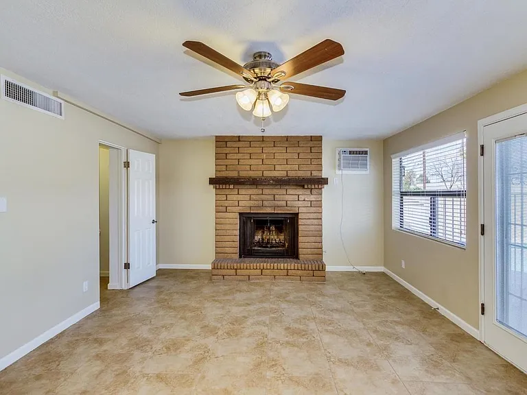 232 E Balboa Dr — Photo 8