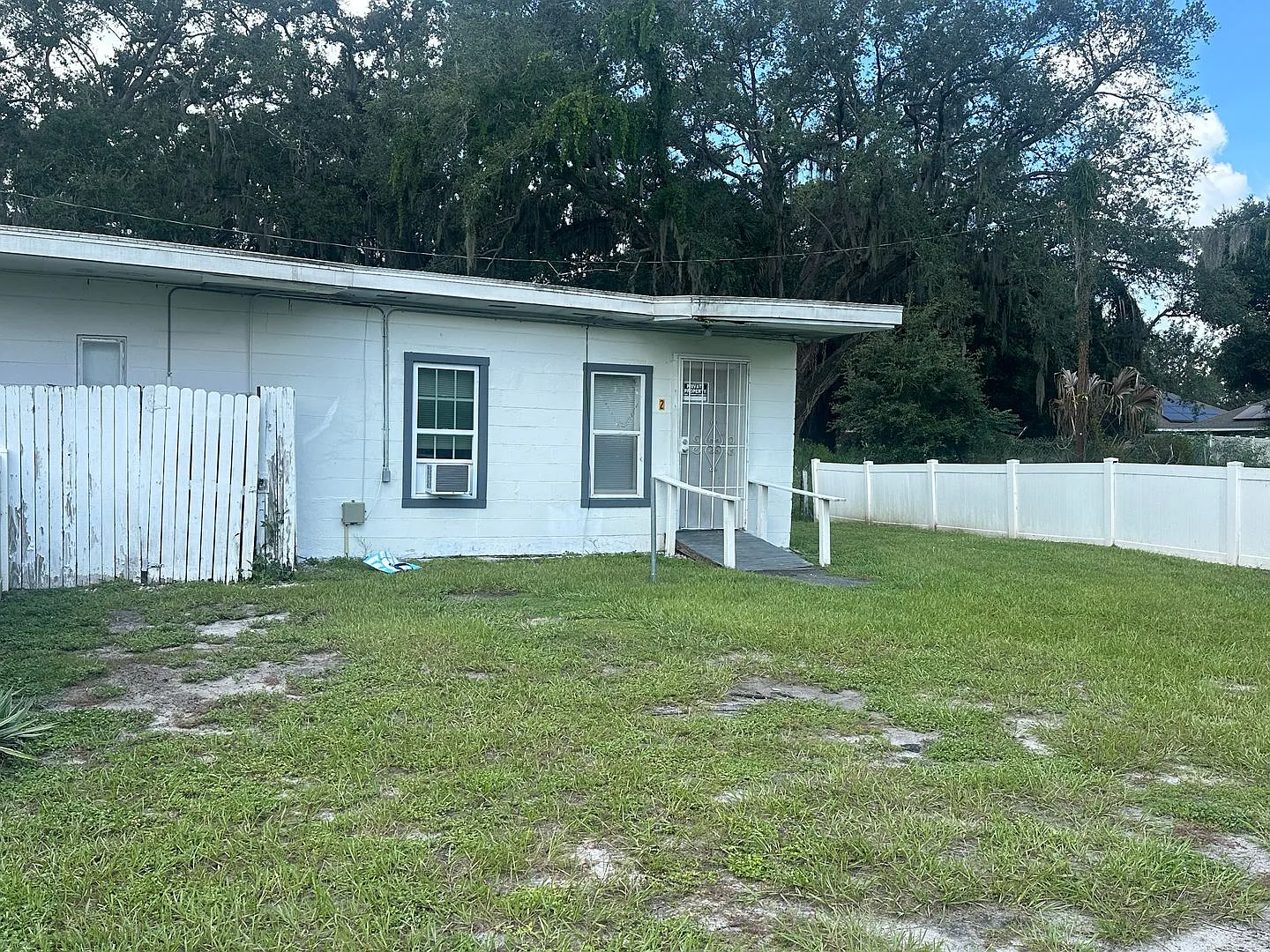 2 Bedroom 1 Bathroom in Winter Haven — Photo 2