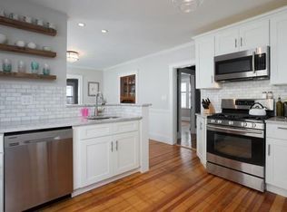 8 Tarleton Rd, West Roxbury, MA 02132