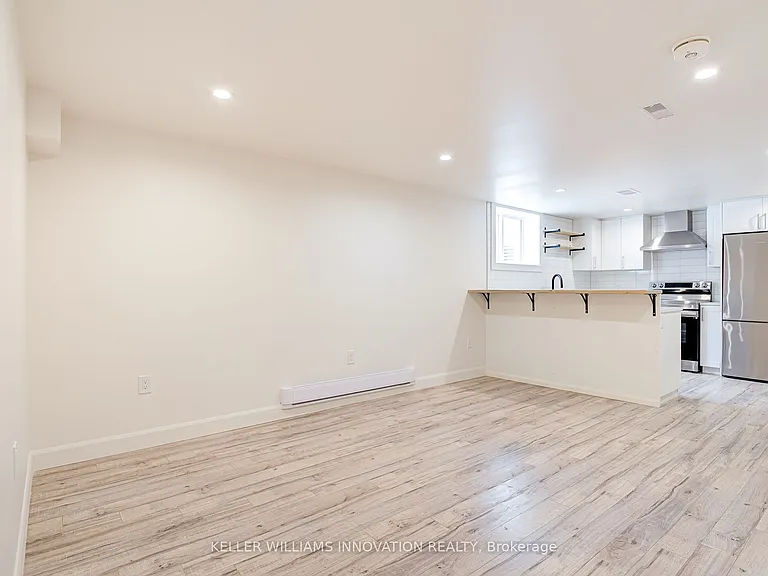 81 Culver Cres #B — Photo 3