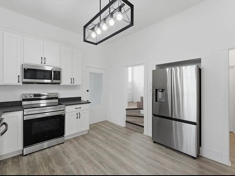 323 N Main St — Photo 5