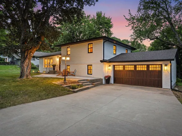6525 Maple Dr, Waconia, MN 55387