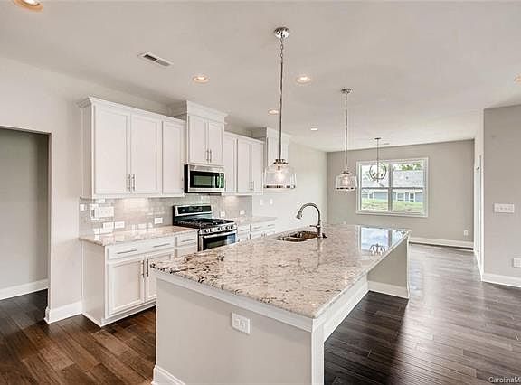 3rd image of 1129 Waterlily Dr