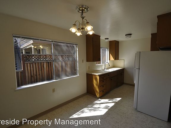 4th image of 135 Carlton Ave APT 5