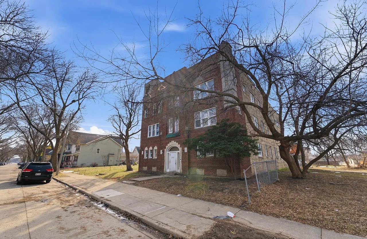 2453 North 17th STREET photo 1