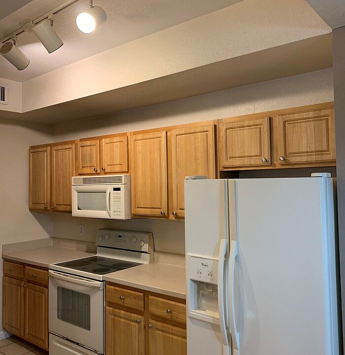 1st image of 10075 N Gate Pkwy #1003