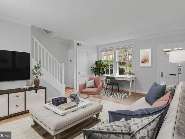 1400 S Barton St APT 429, Arlington, VA 22204