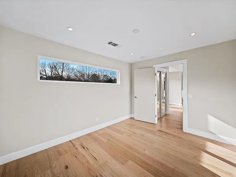 250 Bruton Way — Photo 37