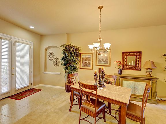3rd image of 1303 Hansberry Ln