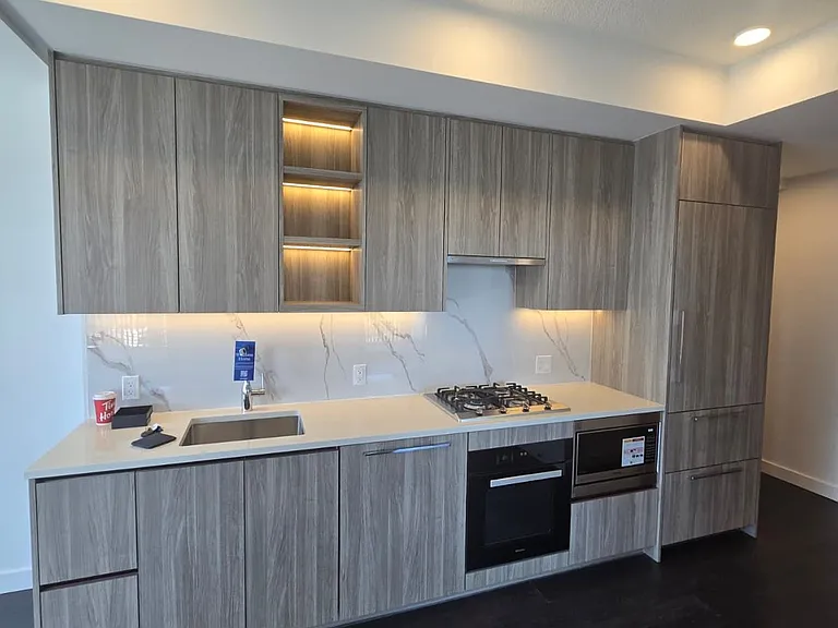 18 Esther Shiner Blvd #2011 — Photo 20