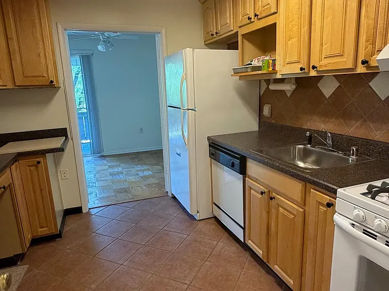 120 Cross Keys Rd #E — Photo 7
