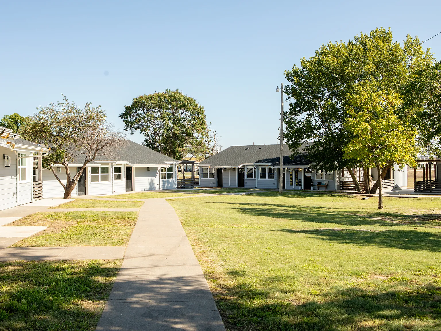 The Retreat at Paradise Valley Apartments — Photo 2
