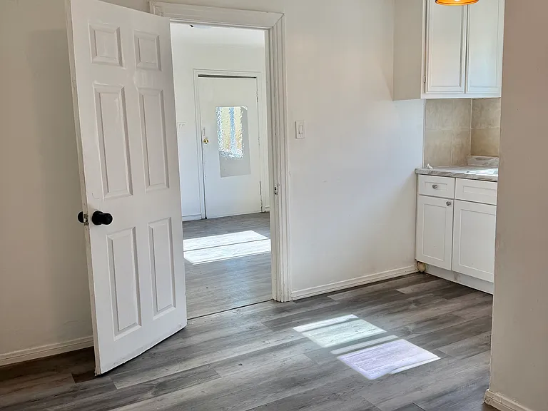 1161 E 59th Pl — Photo 6