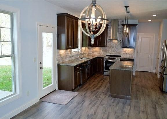 5th image of 5779 Hillgrove Cir