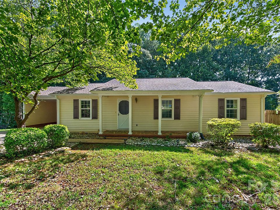 1st image of 304 Hickory Ln