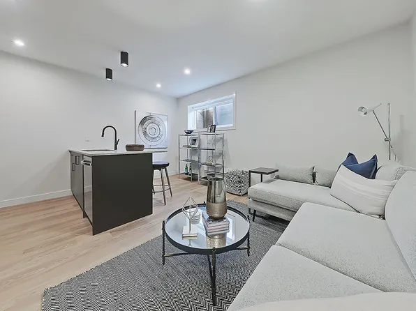 2015 26th Ave NW, Calgary, AB T2M 2G5