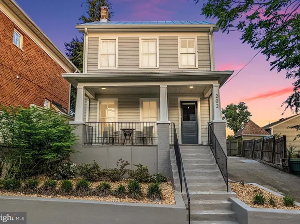 202 Frederick St, Fredericksburg, VA 22401