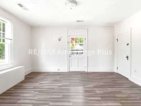 3rd image of 106 Grove St #A