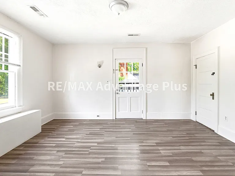 106 Grove St — Photo 3