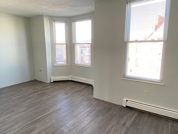 2nd image of 21 Eutaw St #1