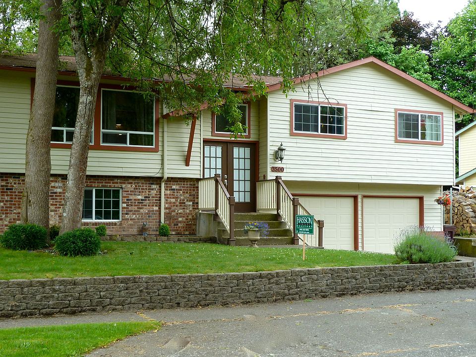 4bed/3bath remodeled home, designer fixtures, energy efficient windows