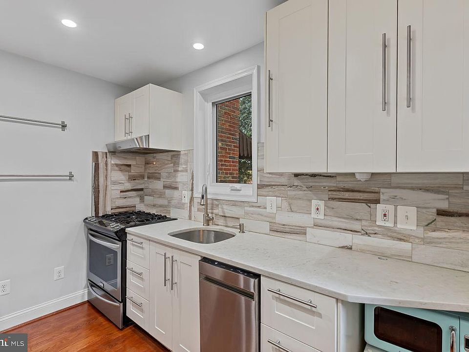 1st image of 708 Underwood St NW