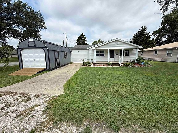 2nd image of 1420 Dewolf St