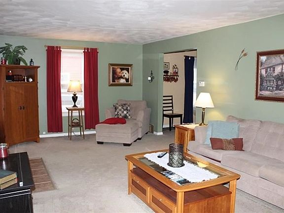 4th image of 39 Crandall St