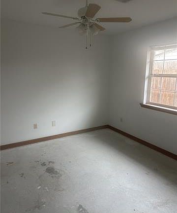 3rd image of 60 Dianne Dr