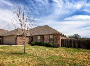 2800 Seneca Ln, Fayetteville, AR 72704