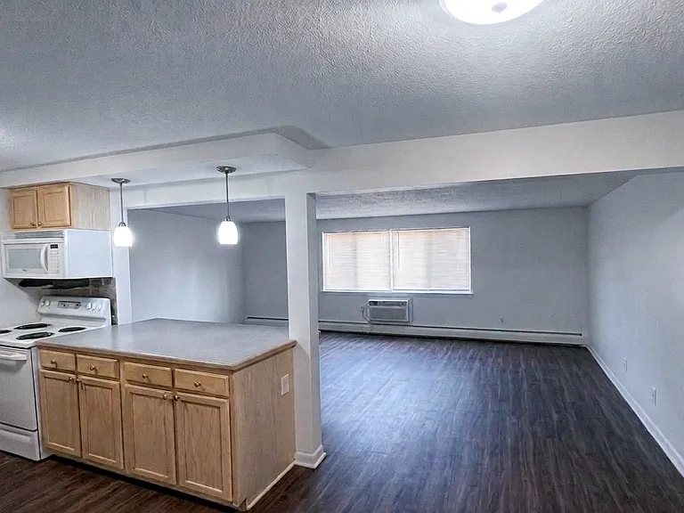 Kings Court Manor Apartment Homes — Photo 7