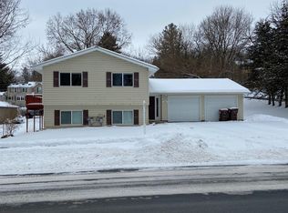 421 3rd St W #1, Hastings, MN 55033