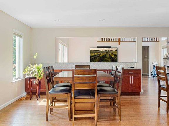3rd image of 17 Miller Farms Dr