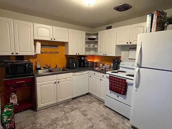 3rd image of 2619 Meadowlark Ln