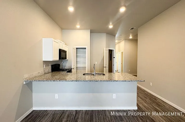 2104 N Avenue J #A — Photo 6