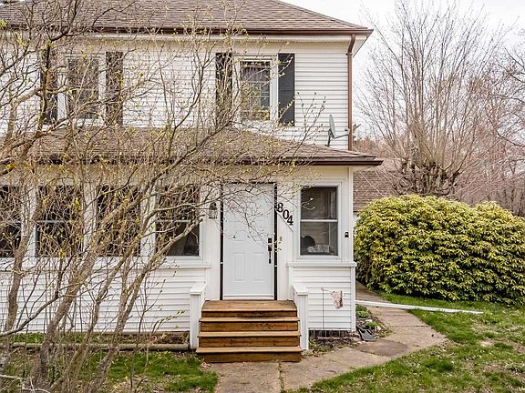 3rd image of 804 Windermere Rd S