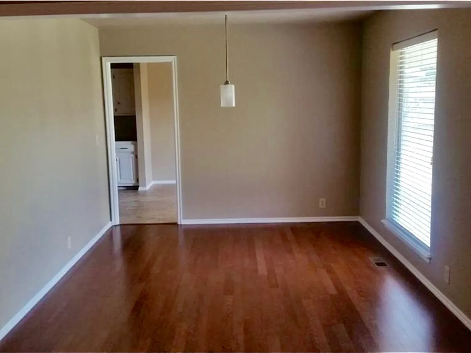 3 bed, 1958 sqft, $1,975 — Photo 1
