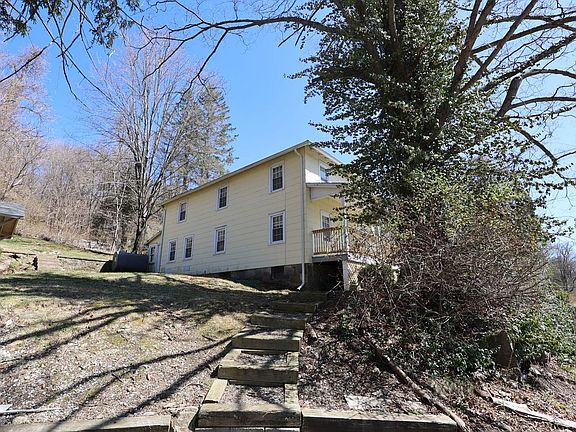2nd image of 48 W Branchville Rd