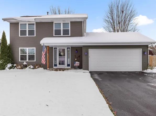 9931 Shore Dr, Machesney Park, IL 61115